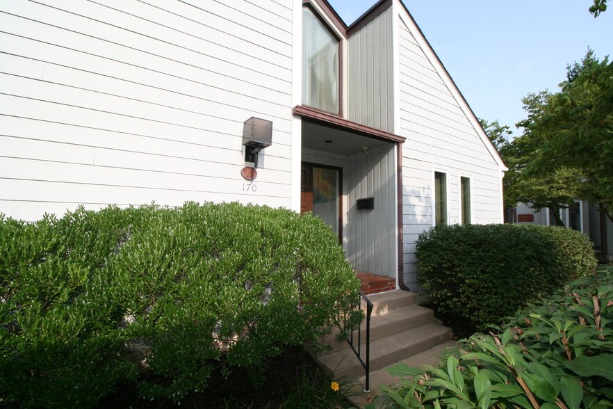 More Photos Of 300 N Pottstown Pike, Exton Office For Lease