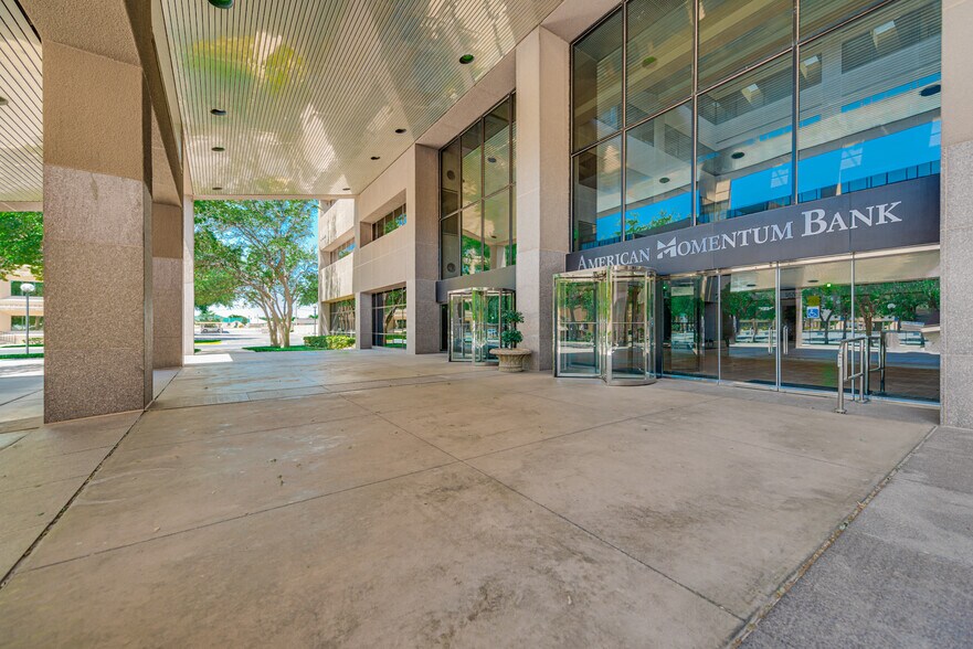 More Photos Of 600 Marienfeld St, Midland Office For Lease