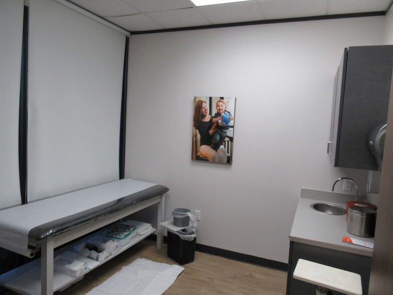 More Photos Of 11155 S Main St, Houston Medical For Sale