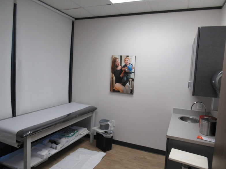 More Photos Of 11155 S Main St, Houston Medical For Lease