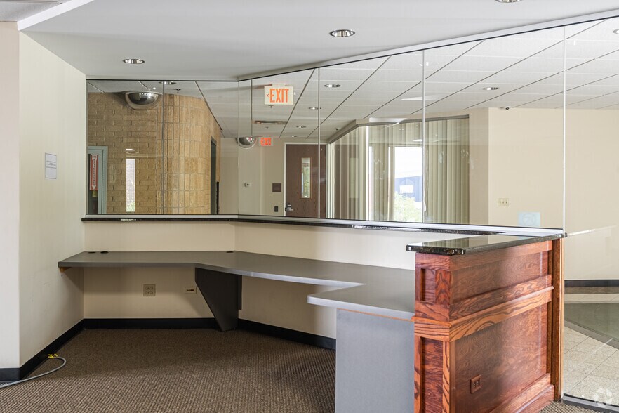 More Photos Of 17926 S Halsted St, Homewood Office For Sale