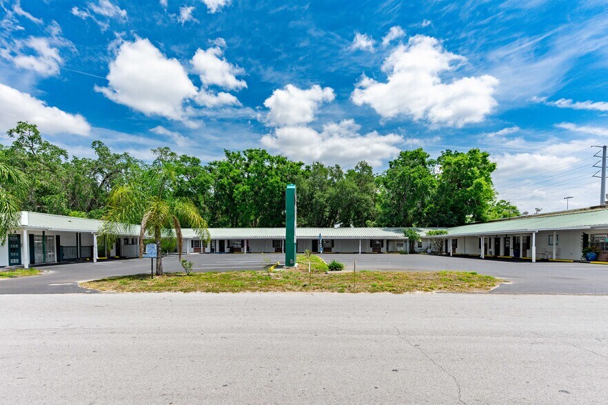 Primary Photo Of 6536 Stadium Dr, Zephyrhills Storefront For Lease