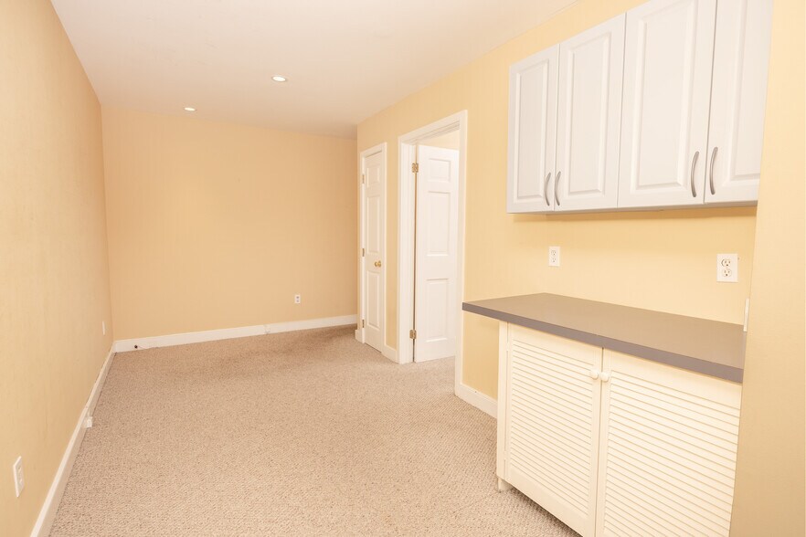 More Photos Of 352-362 W Bridge St, New Hope Storefront For Sale