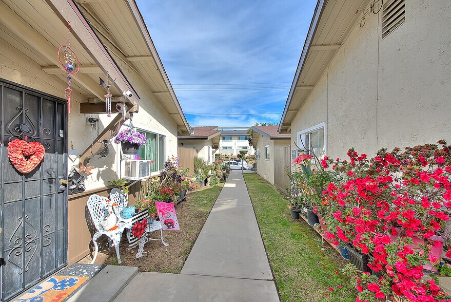 More Photos Of 275-299 Monte Vista St, La Habra Apartments For Sale