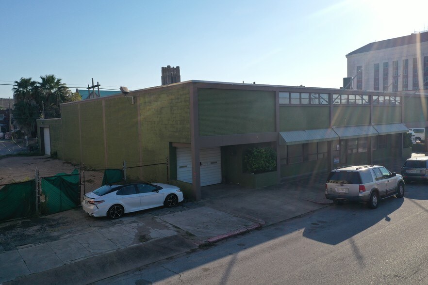 More Photos Of 2415 Church St, Galveston Light Distribution For Lease