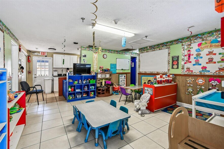 More Photos Of 9912 N Myrtle St, Tampa Daycare Center For Sale