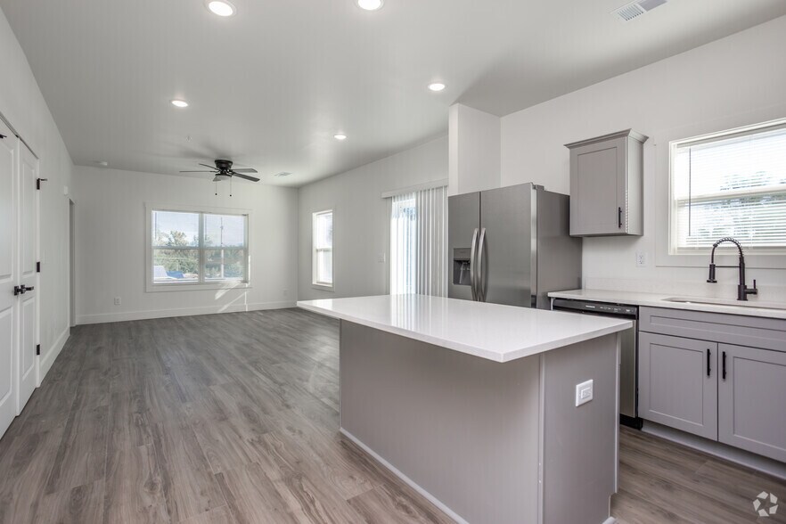 More Photos Of 300 Elm St, Hogansville Apartments For Sale