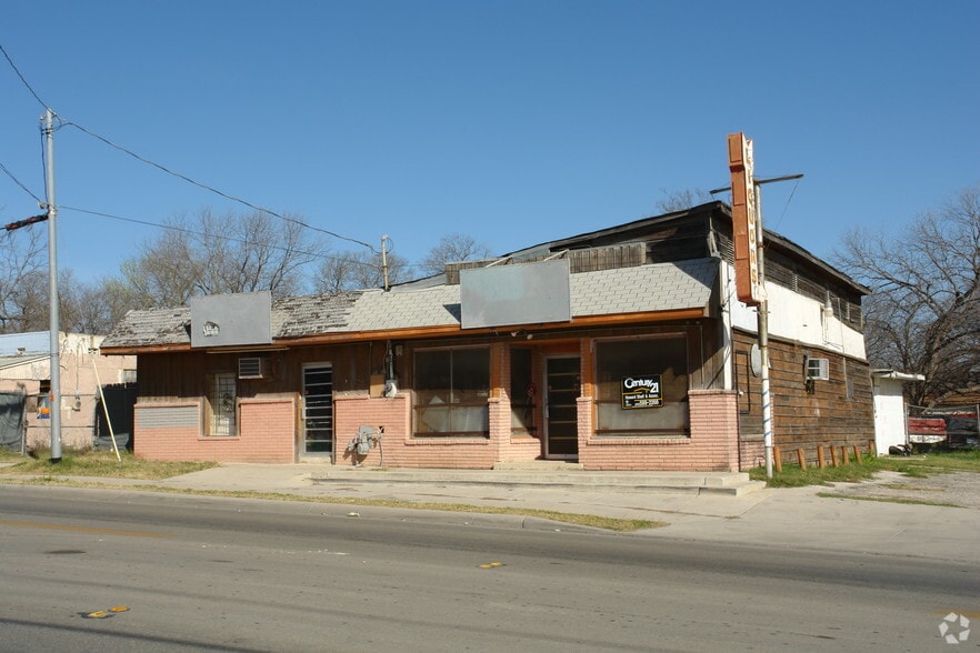 More Photos Of 2941 E Houston St, San Antonio Convenience Store For Lease