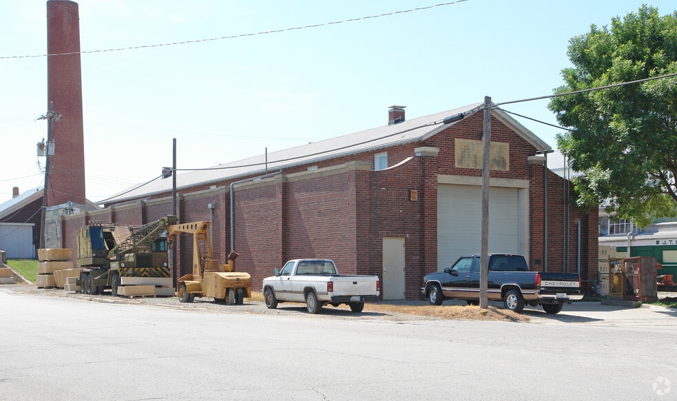 Primary Photo Of 134 NW Van Buren St, Topeka Warehouse For Sale