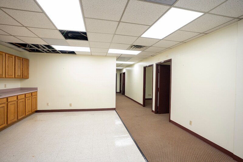 More Photos Of 333 Waller Ave, Lexington Medical For Sale