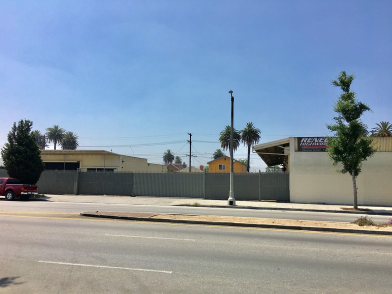 More Photos Of 818-828 E Manchester Ave, Los Angeles Warehouse For Sale