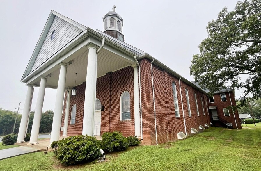 More Photos Of 4700 Old Walkertown Rd, Winston-Salem Religious Facility For Sale