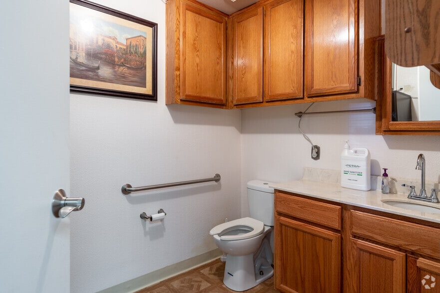 More Photos Of 18930 US Highway 18, Apple Valley Loft Creative Space For Sale