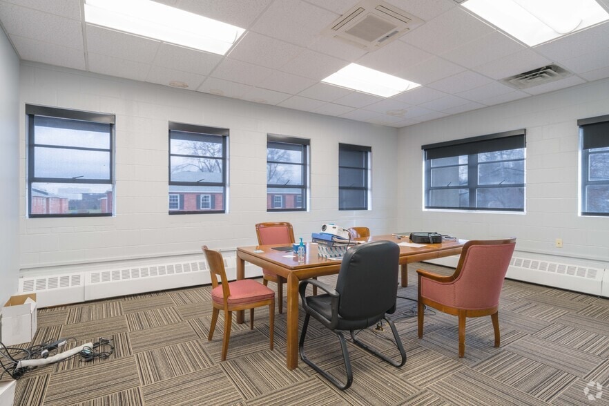 More Photos Of 1321-1325 Millersport Hwy, Amherst Office For Lease