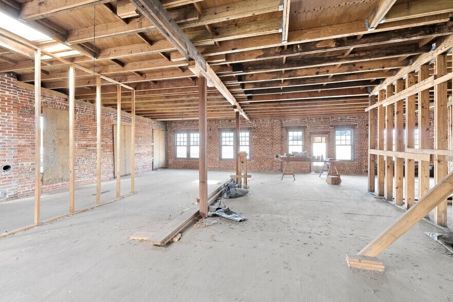 More Photos Of 1637-1651 Main St N, Jacksonville Storefront Retail Residential For Sale