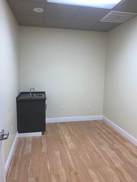More Photos Of 3831 Tyrone Blvd N, Saint Petersburg Office For Lease