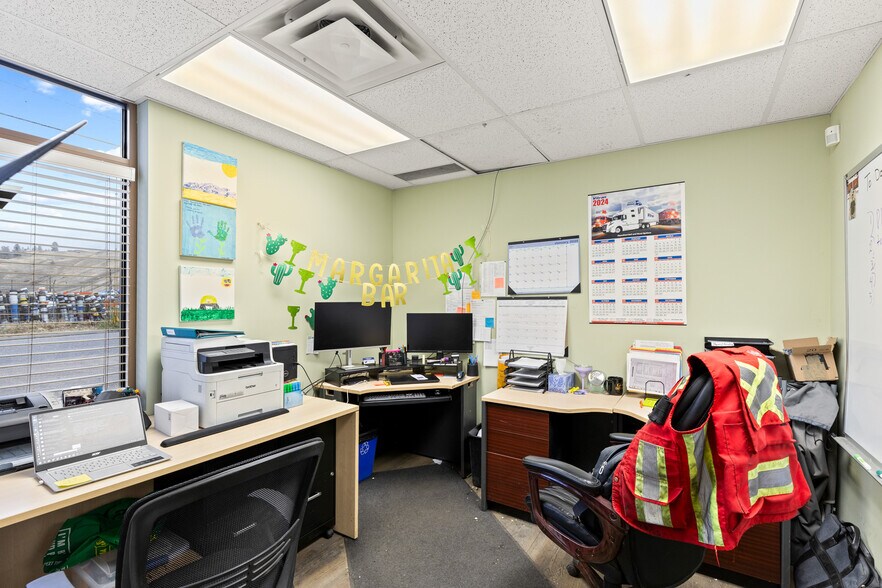 More Photos Of 131 Tilley Rd, Kelowna Warehouse For Sale