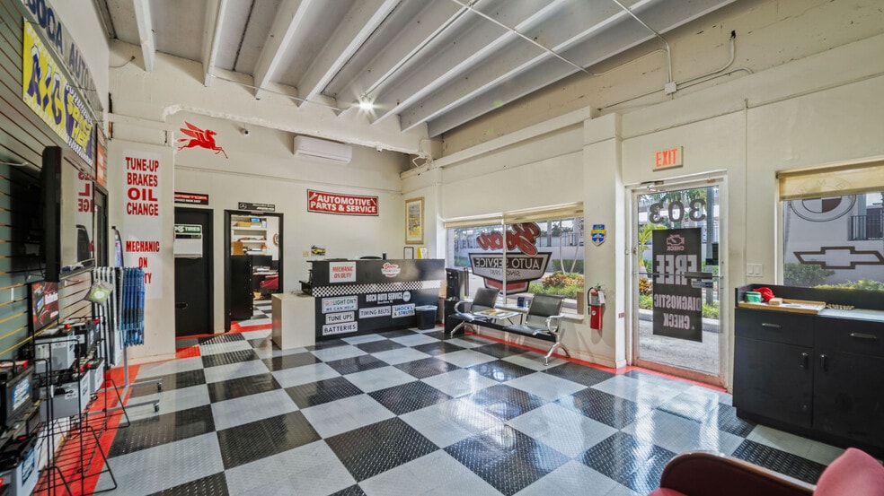 More Photos Of 303 NW 1st Ave, Boca Raton Warehouse For Sale