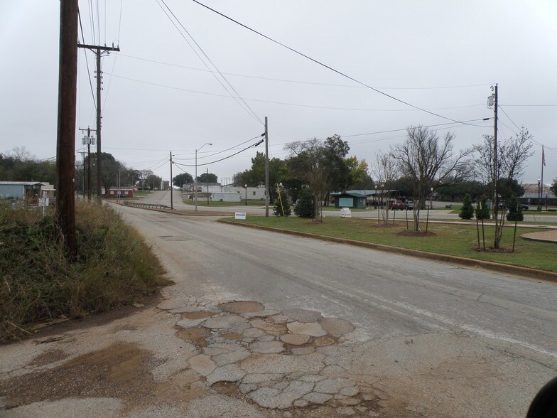 More Photos Of 919 W Debard St, Palestine Land For Lease
