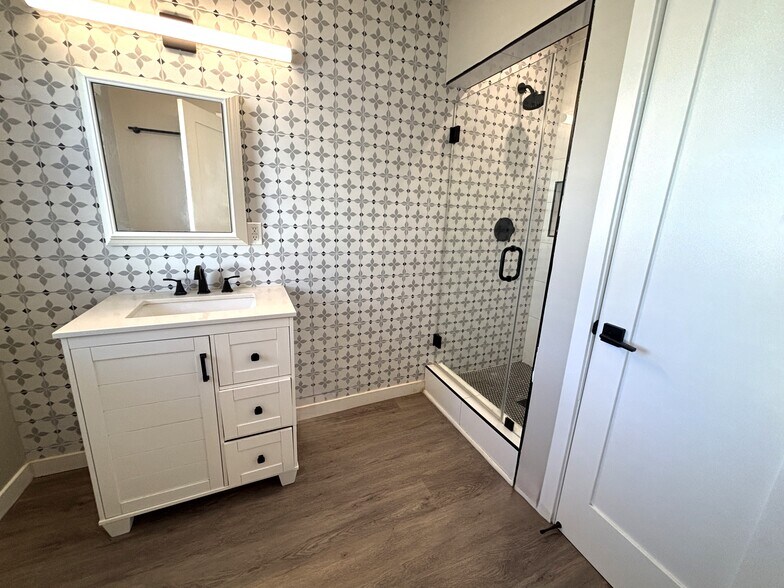 More Photos Of 183 N Waverly St, Orange Apartments For Sale