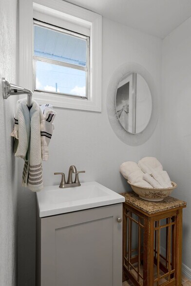 More Photos Of 13901 Old Dixie Hwy, Hudson Multifamily For Sale