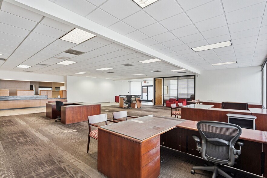 More Photos Of 555 S Hunt Club Blvd, Apopka Bank For Lease