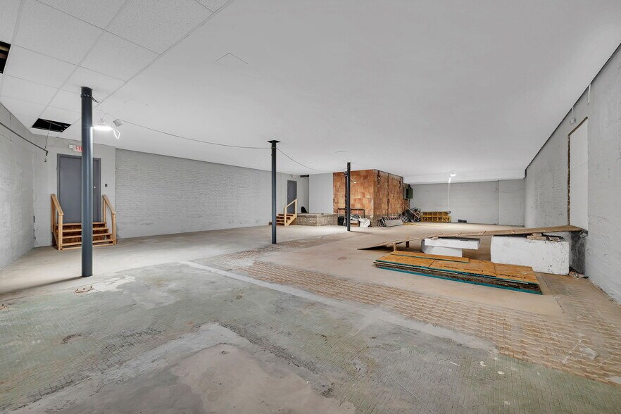 More Photos Of 31 W Downer Pl, Aurora Office For Sale