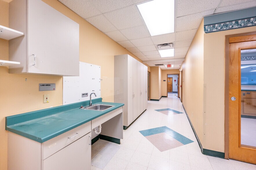 More Photos Of 1105 Avenue H, Bay City Medical For Sale
