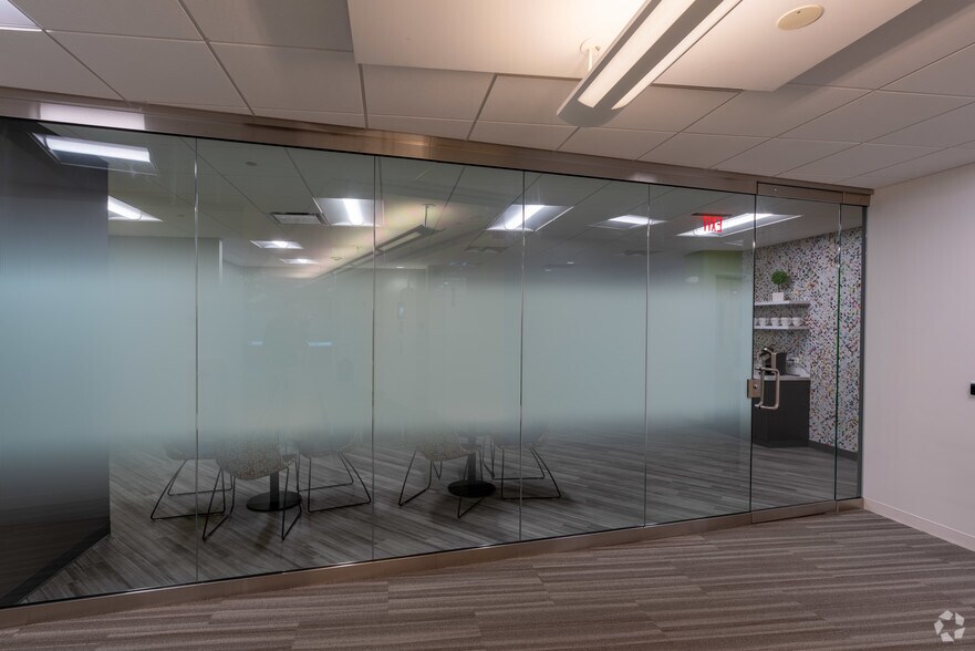 More Photos Of 475-485 Half Day Rd, Lincolnshire Unknown For Lease