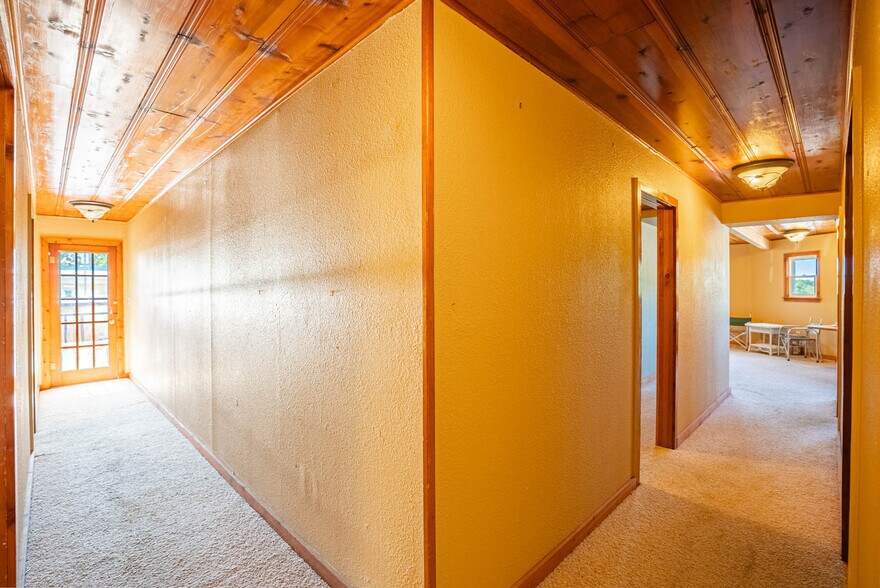 More Photos Of 8 Sunset Hills Ct, Sunrise Beach Storefront For Sale