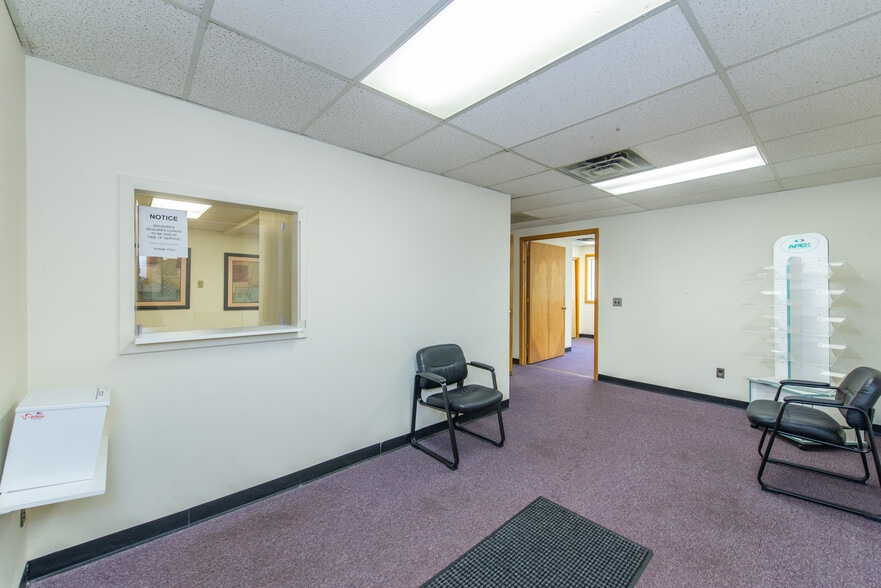 More Photos Of 125 Newton Sparta Rd, Newton Office For Lease