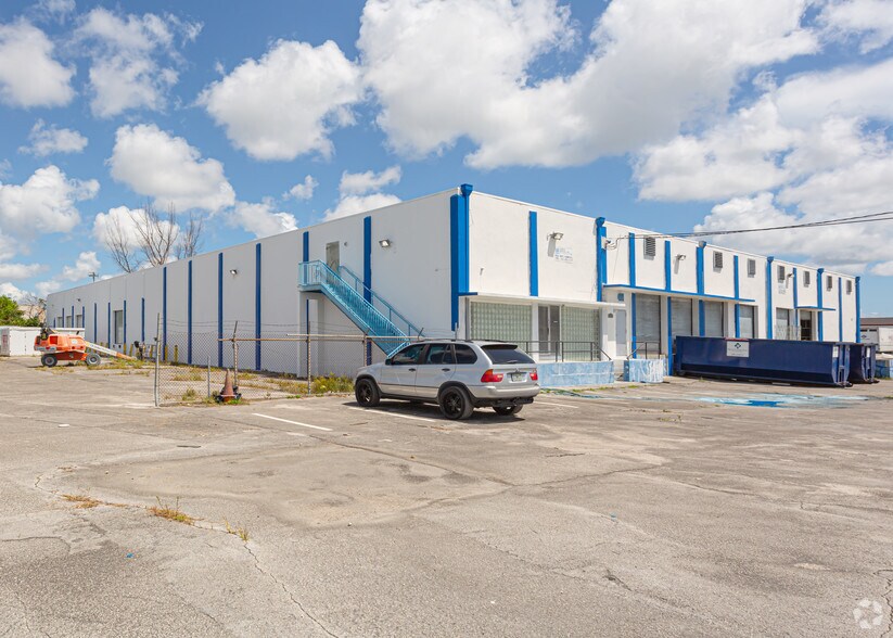 More Photos Of 2929 NW 73rd St, Miami Warehouse For Lease