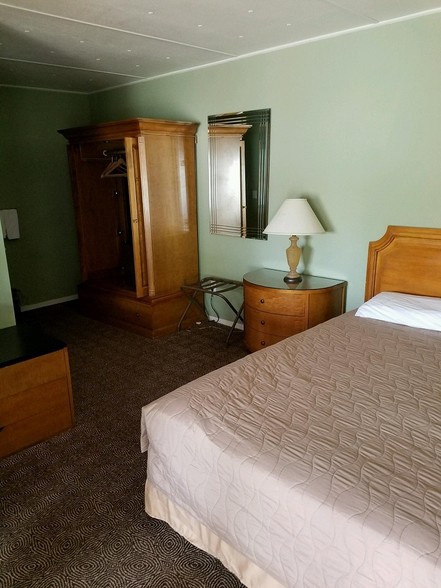 More Photos Of 350 S 1st St, Beatty Hotel For Sale