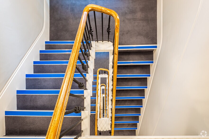 More Photos Of 10 Great Castle St, London Office For Lease