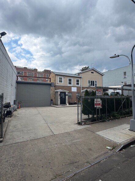 Primary Photo Of 1820 McDonald Ave, Brooklyn Light Distribution For Lease