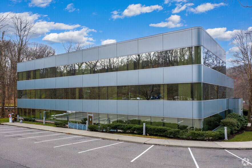 More Photos Of 118 N Bedford Rd, Mount Kisco Coworking Space