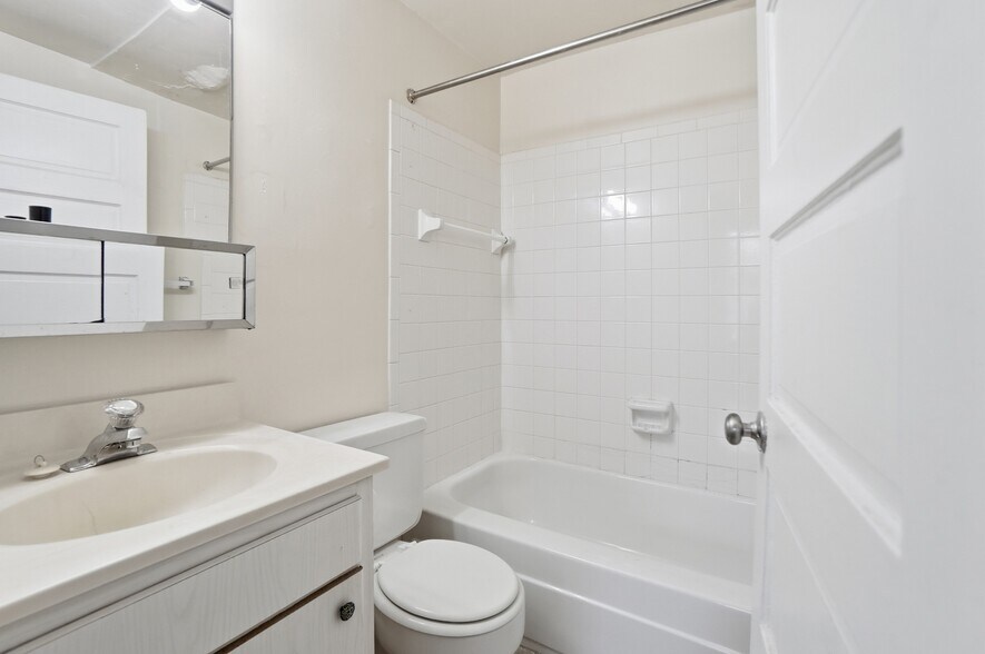 More Photos Of 112-122 E McMillan St, Cincinnati Apartments For Sale