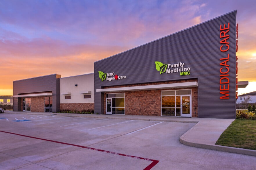 Primary Photo Of 6750 E Sam Houston Pky N, Houston Medical For Lease