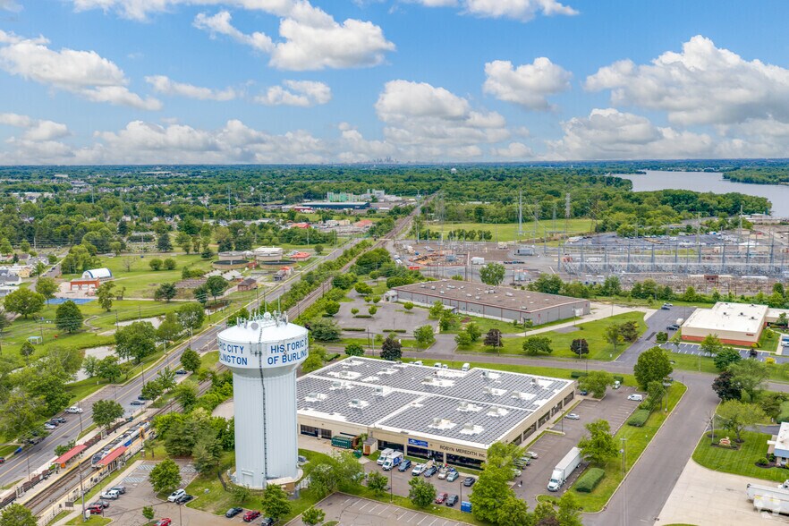 More Photos Of 450-460 Veterans Dr, Burlington Light Distribution For Lease