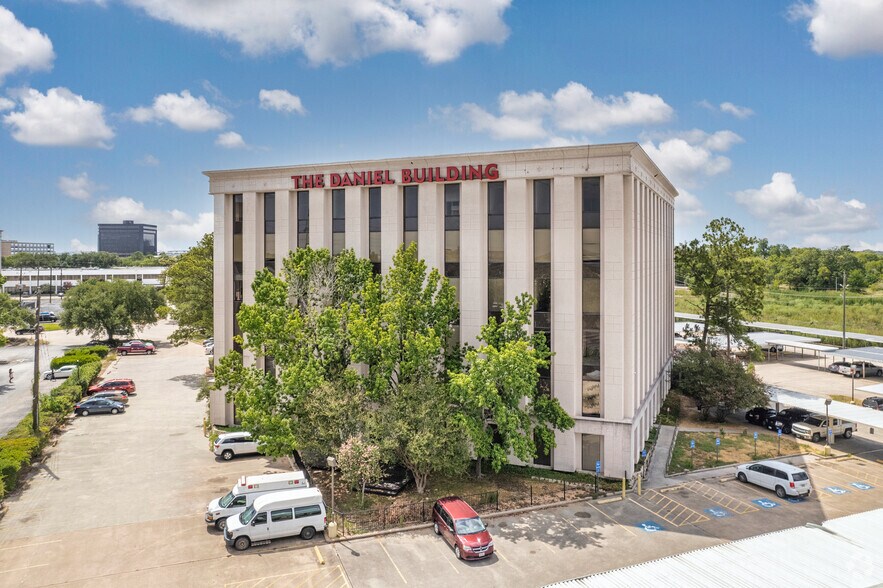 More Photos Of 519 N Sam Houston Pky E, Houston Medical For Lease