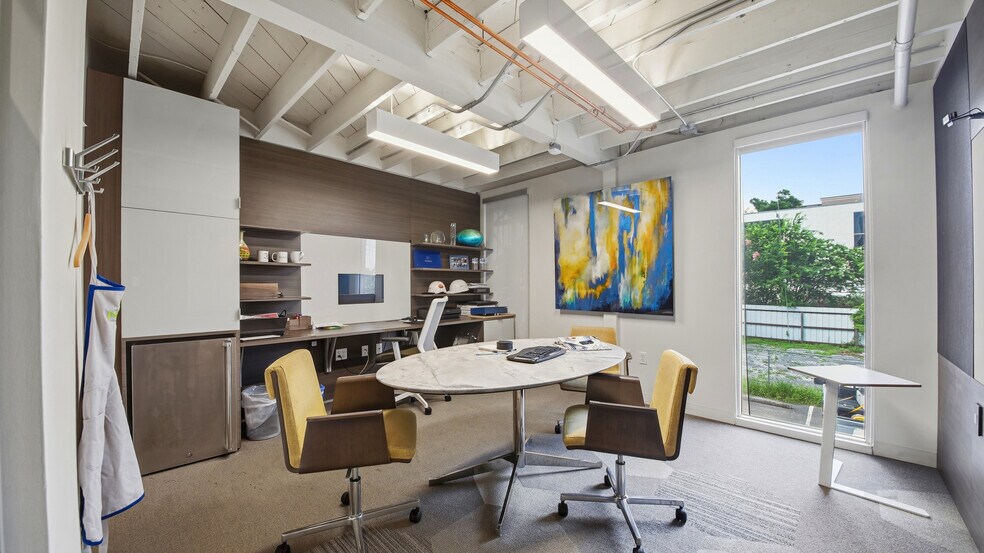 More Photos Of 2301 Caroline St, Houston Office For Sale
