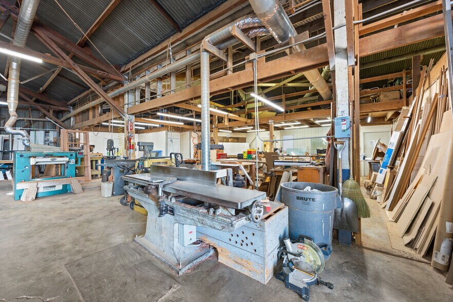 More Photos Of 8401 Baldwin St, Oakland Warehouse For Sale