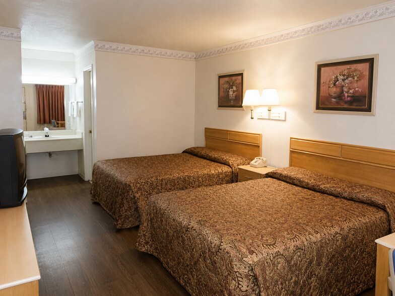 More Photos Of 2225 US-77, Robstown Hotel For Sale