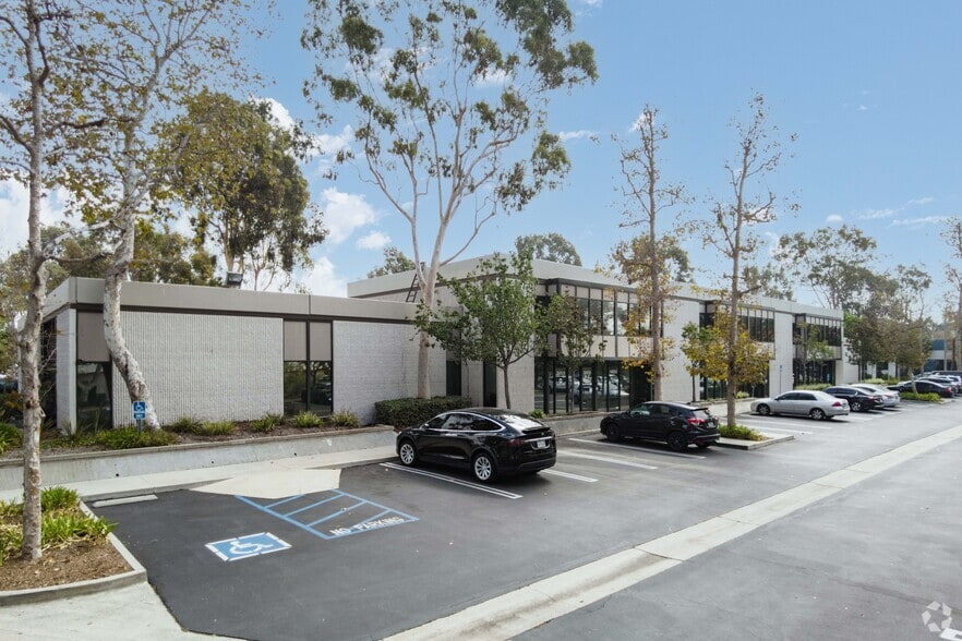 More Photos Of 5800-5860 Hannum Ave, Los Angeles Unknown For Lease