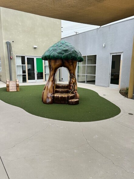 More Photos Of 2201 Lincoln Blvd, Venice Daycare Center For Lease