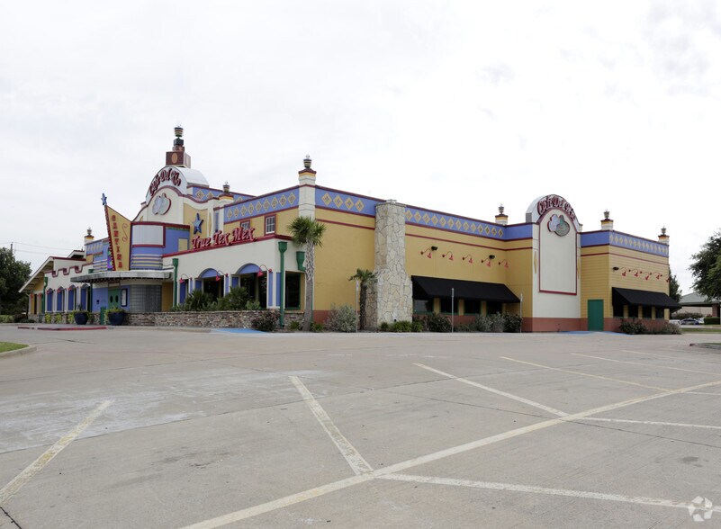 More Photos Of 401 S Central Expy, Allen Restaurant For Lease