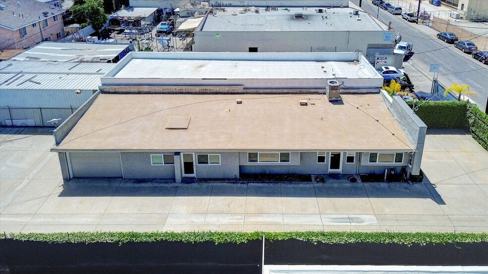 More Photos Of 7448 Deering Ave, Canoga Park Industrial For Sale