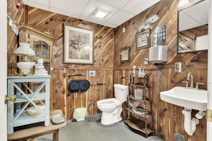 More Photos Of 2120 Old Highway 431 S, Greenbrier Freestanding For Sale