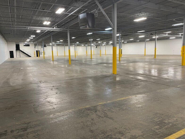 More Photos Of W57N14363 Doerr Way, Cedarburg Manufacturing For Lease