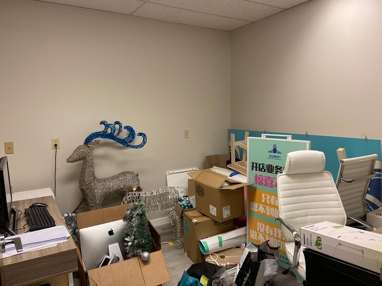 More Photos Of 5811 Cooney Rd, Richmond Office For Lease